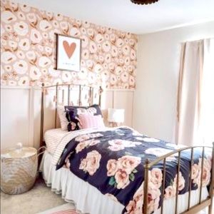 Pottery Barn Teen Emily & Meritt Bed Of Roses Duvet Cover, Black/Pink- Twin sz